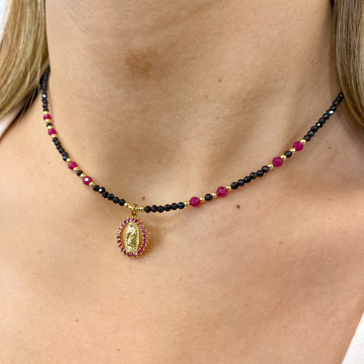 Collar DIPU Color Ruby (Virgen de Guadalupe)
