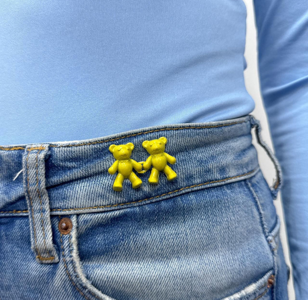 Pin OSHU 🐻 (Ajustador de Pantalón y Pin)