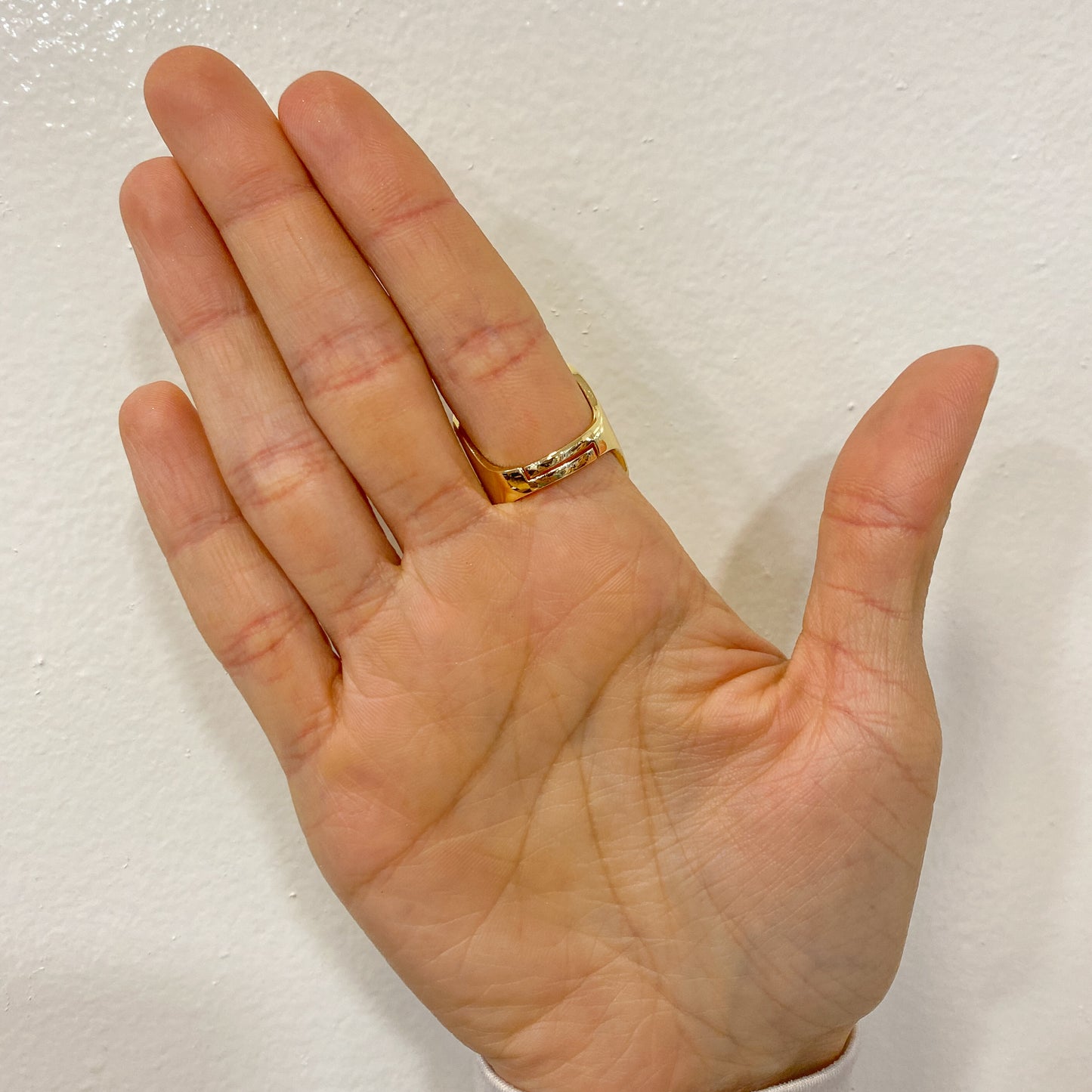 Anillo RIOT Dorado (Talla 7)
