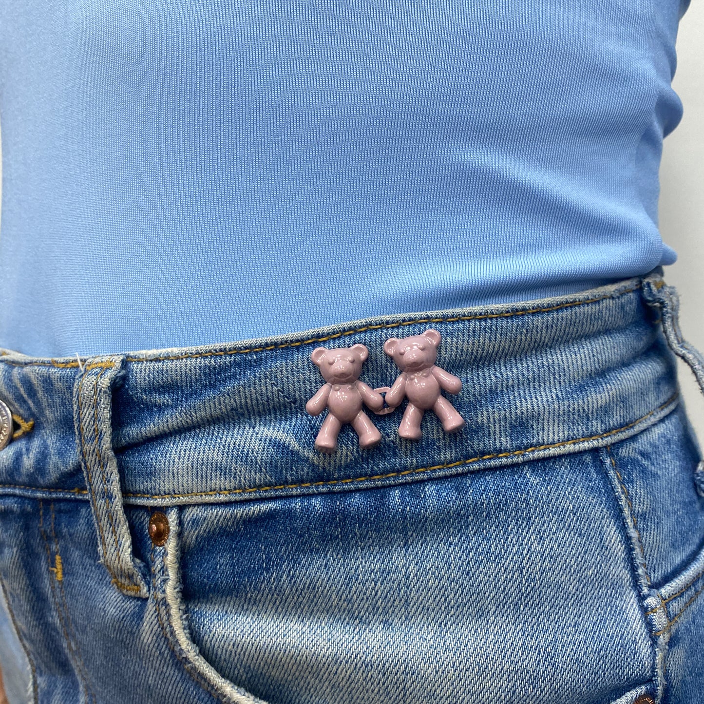 Pin OSHU 🐻 (Ajustador de Pantalón y Pin)