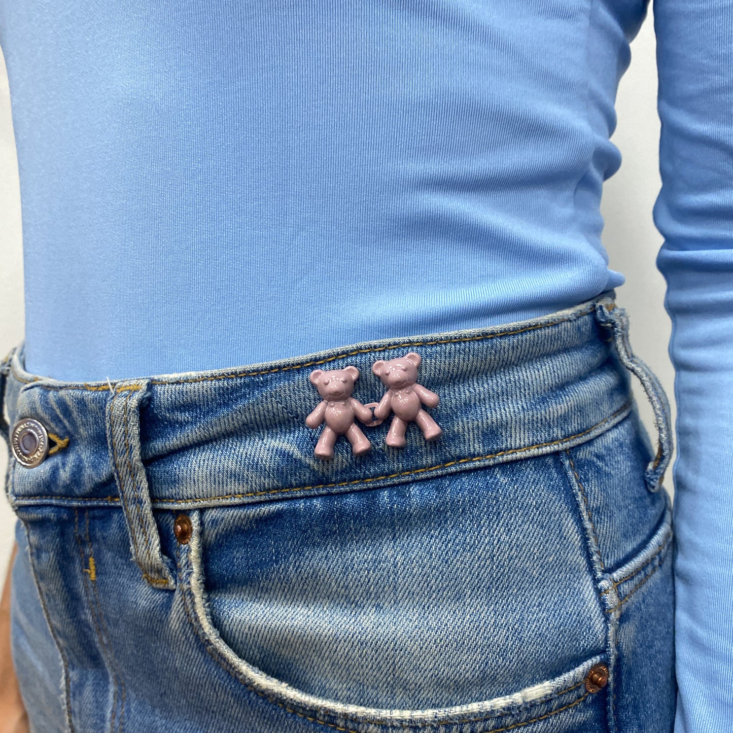 Pin OSHU 🐻 (Ajustador de Pantalón y Pin)
