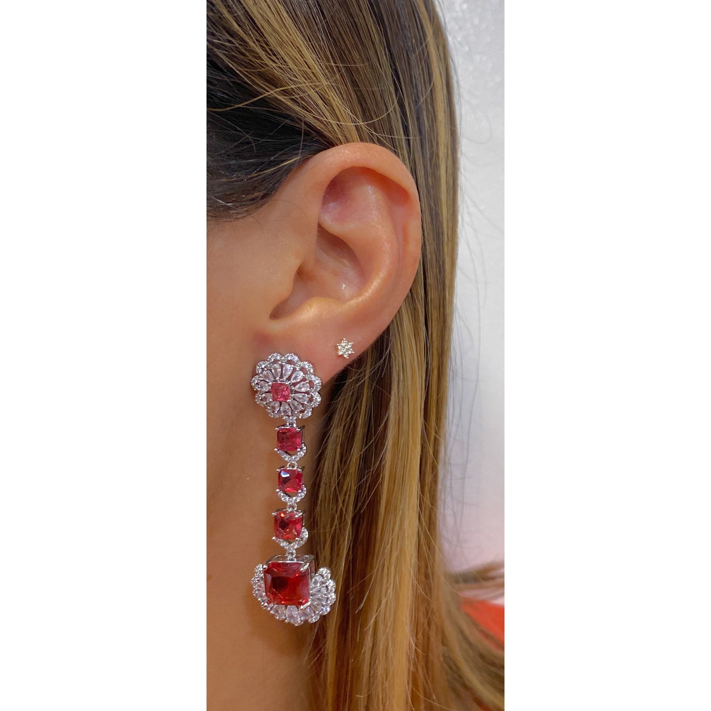 Aretes ZUGON Color Rubí