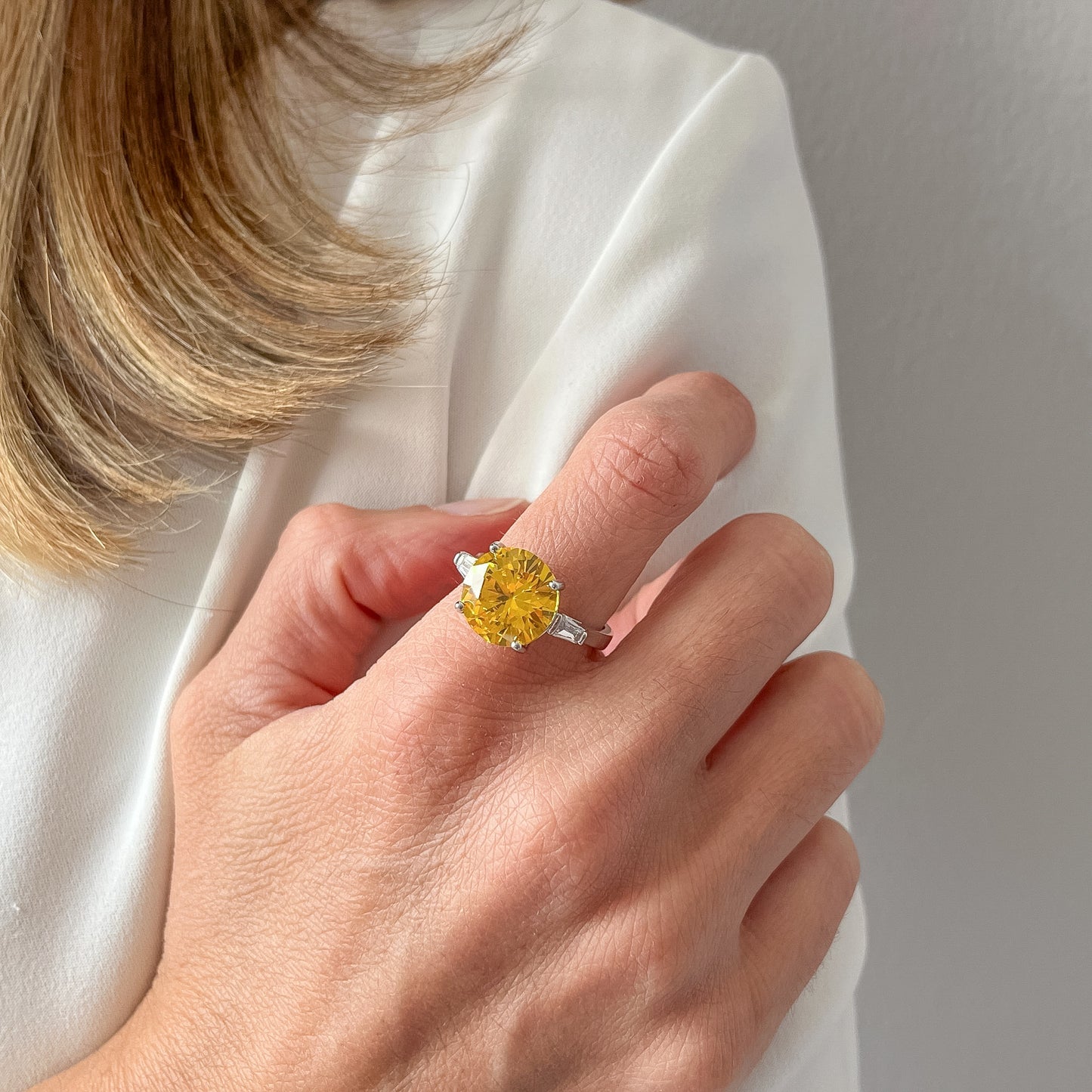 Anillo VALIP Amarillo Ajustable (Talla 7-8)