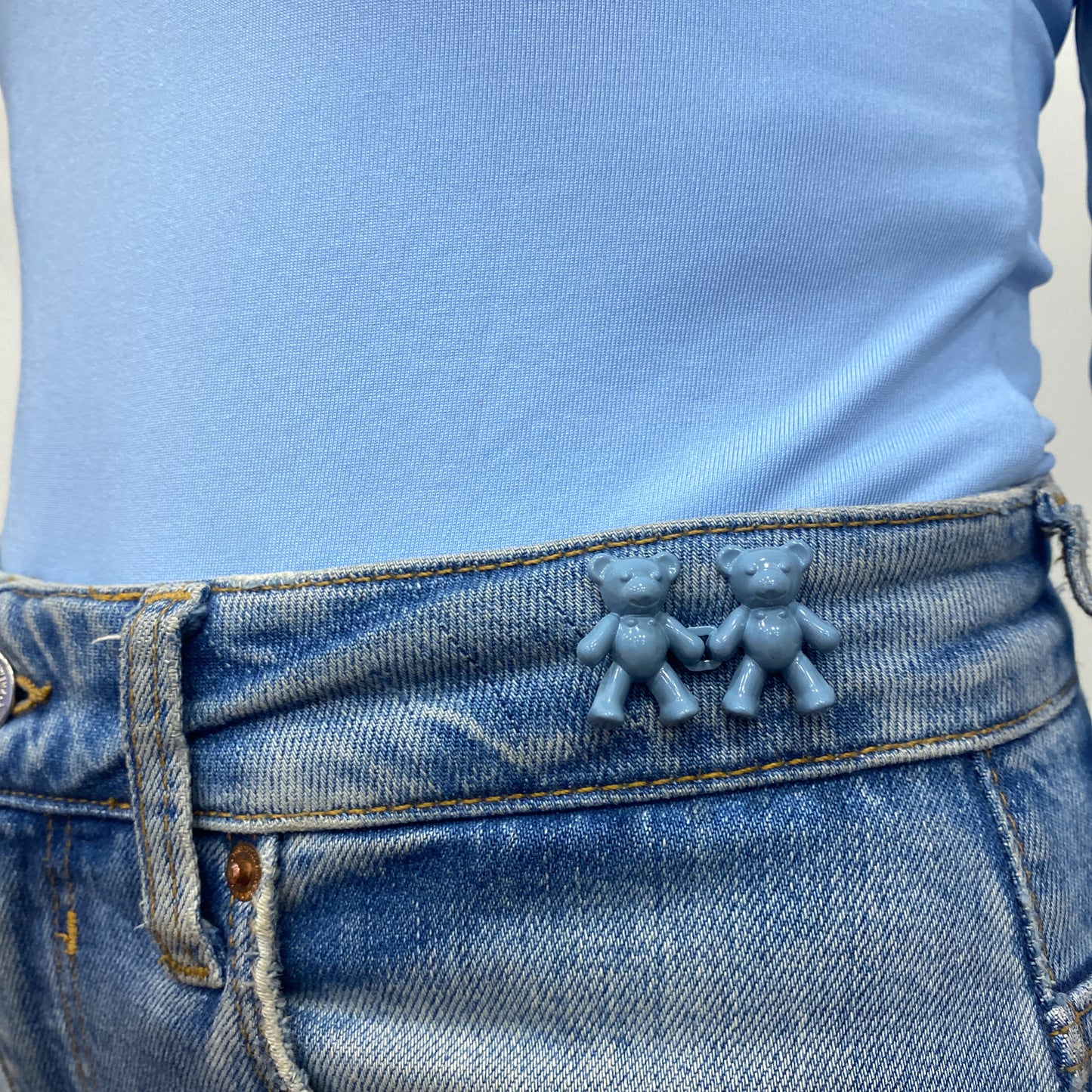 Pin OSHU 🐻 (Ajustador de Pantalón y Pin)