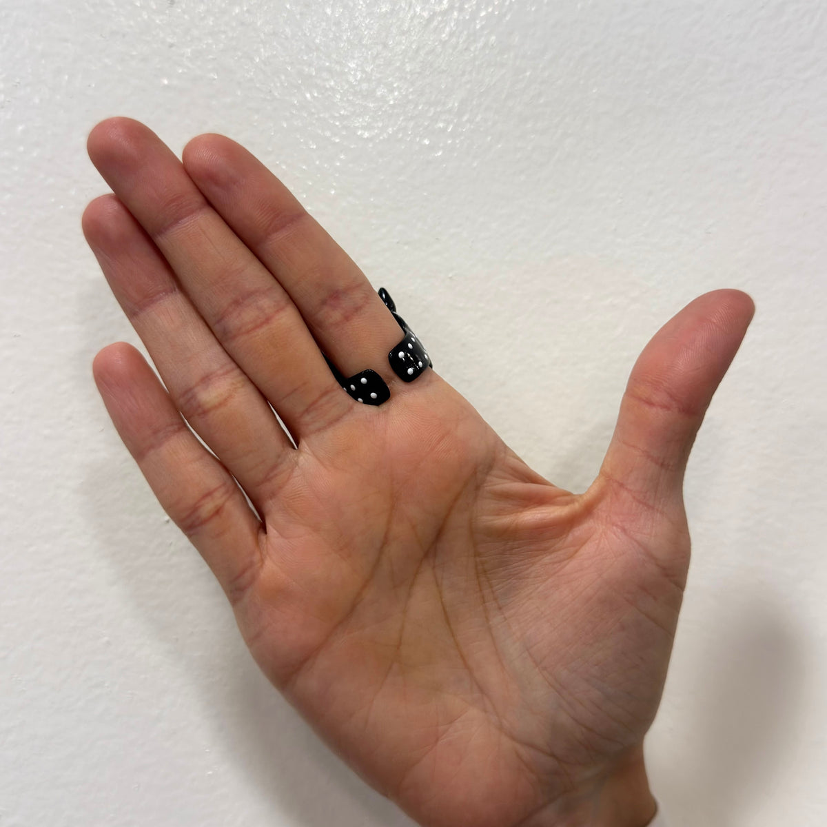 Anillo LUVIP Negro Ajustable (Talla 7-8-9)